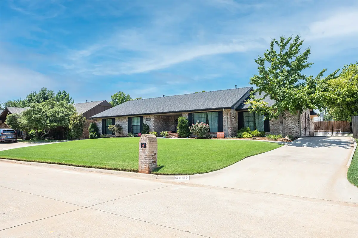 11817 Leaning Elm