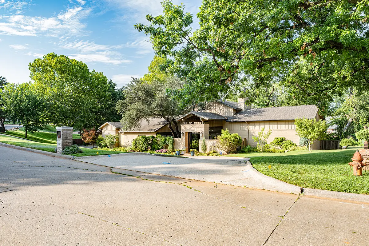 13025 Twisted Oak