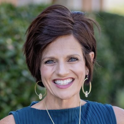 Julie's headshot